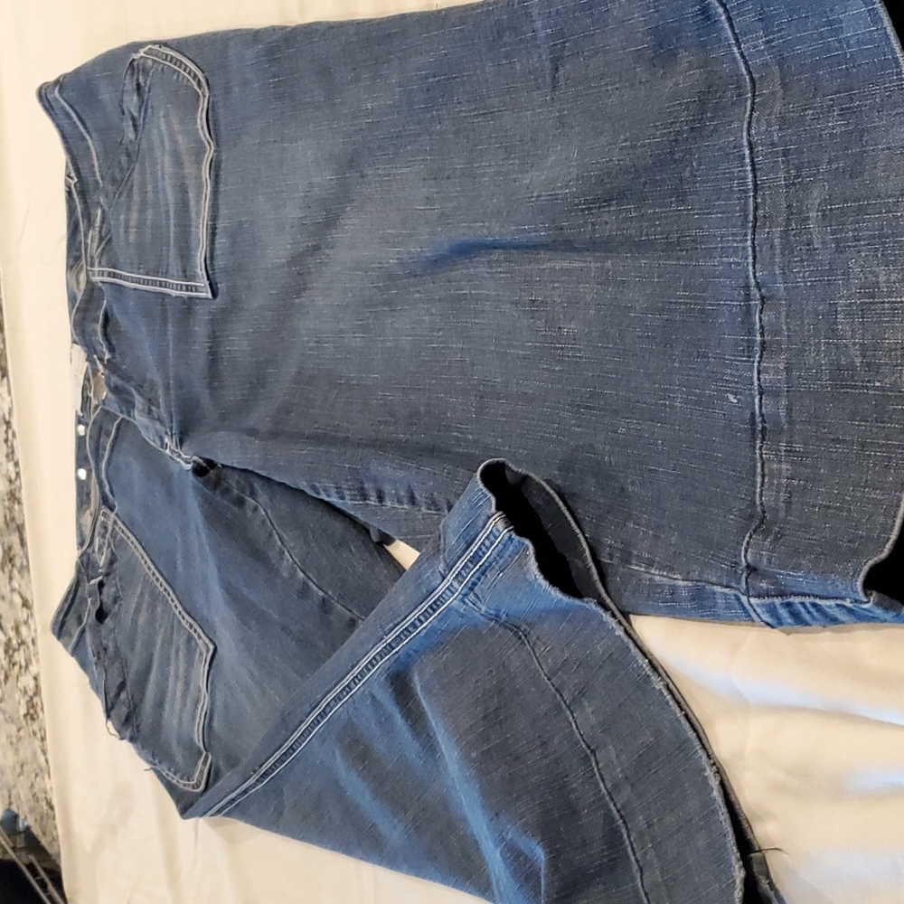 VENEZIA Denim Cropped Jeans.